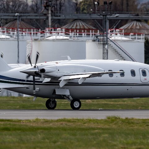 Piaggio-D-IIVA-P180-Avanti-9