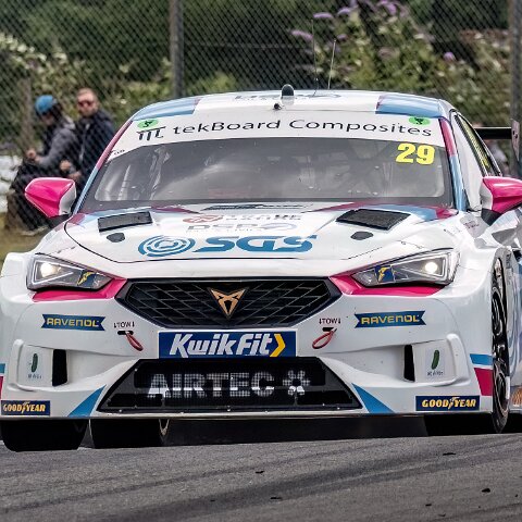 Kwik-Fit-British-Touring-Car-Championship-1