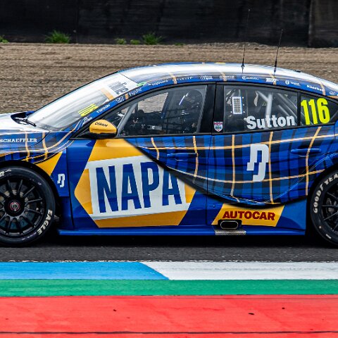 Race-Kwik-Fit-British-Touring-Car-Championship-2