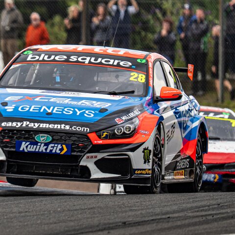 Race-Kwik-Fit-British-Touring-Car-Championship-9