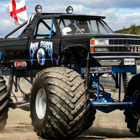 Knockhill-Monster-Trucks-2006-05-13-1