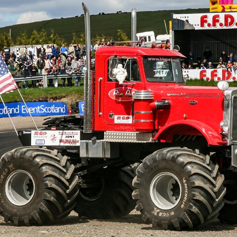 Knockhill-Monster-Trucks-2006-05-13-12