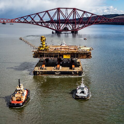 Oil-Rig-Iron-Lady-16