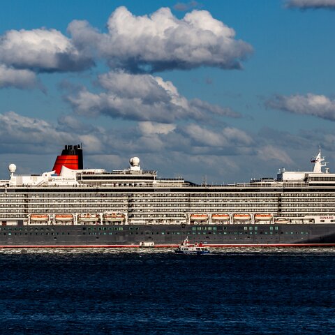 Cunard-Line-Queen-Elizabeth-12-2013-08-02