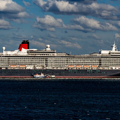 Cunard-Line-Queen-Elizabeth-8-2013-08-02
