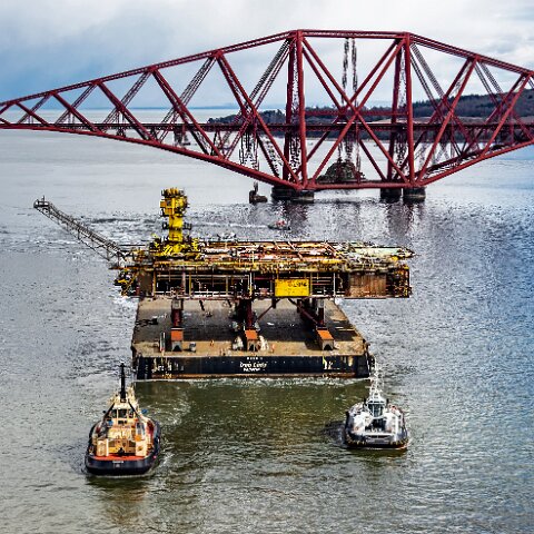 Oil-Rig-Iron-Lady-13